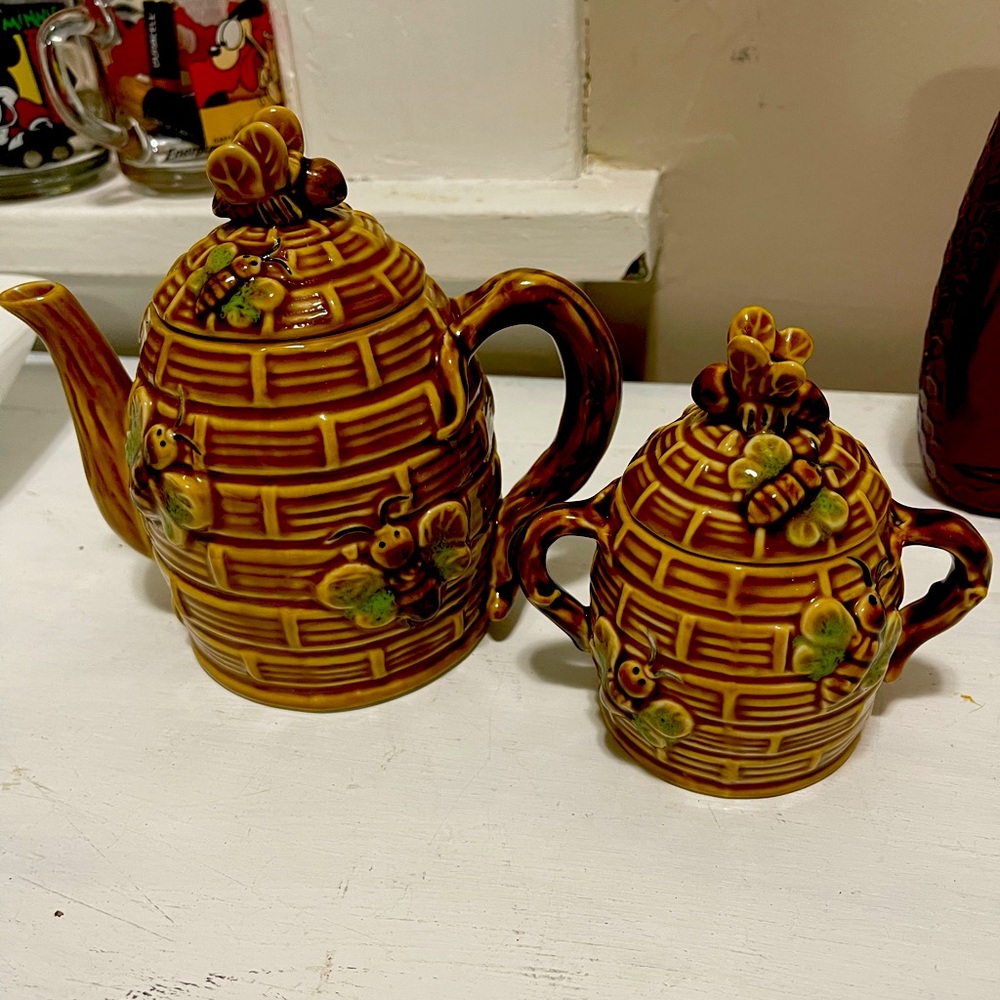 Vintage Honey Bees Majolica Style Ceramic Tea Set With Teapot and Creamer